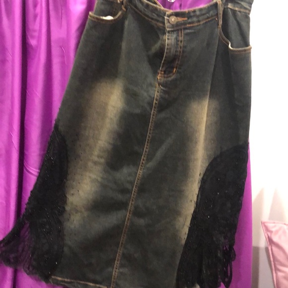 Clothes - Picture 5 of 8